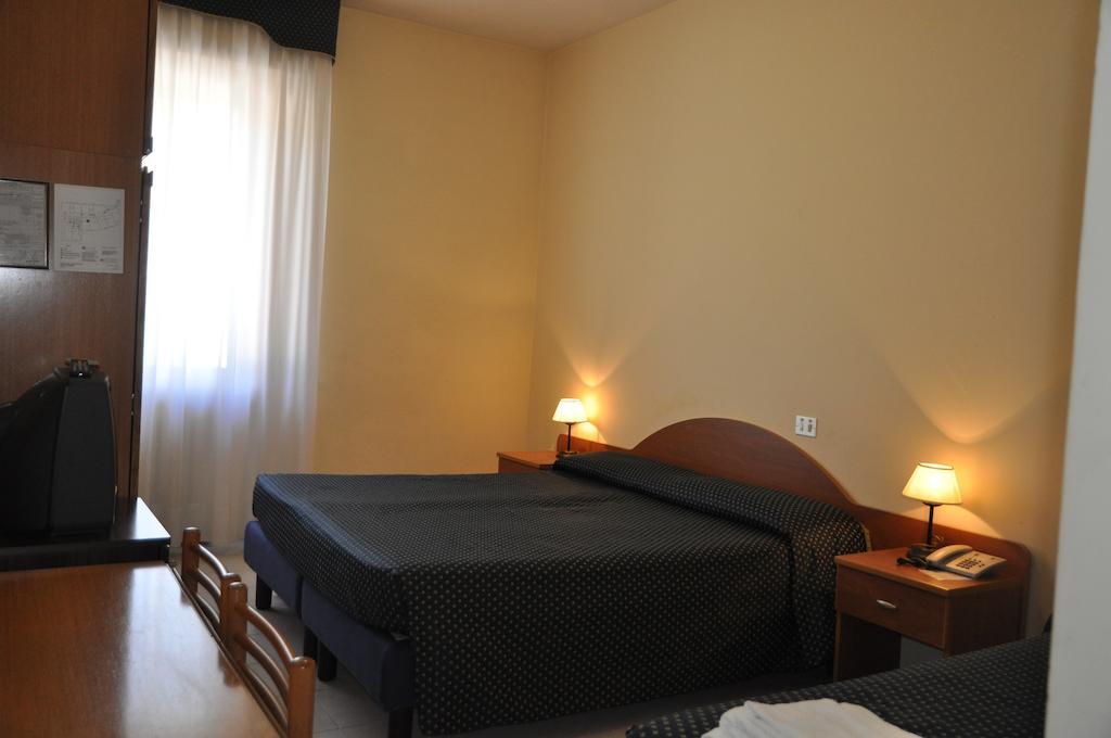Hotel Terme Di San Vittore Genga  Room photo